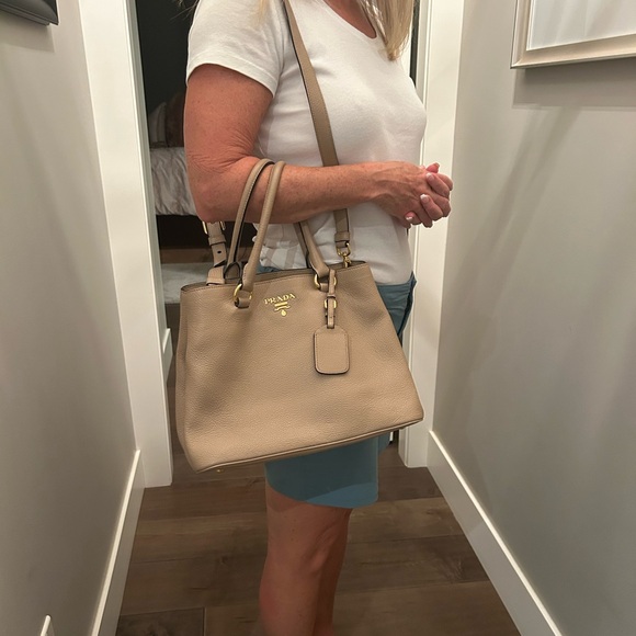 Prada pebble leather crossbody bag - Picture 7 of 7